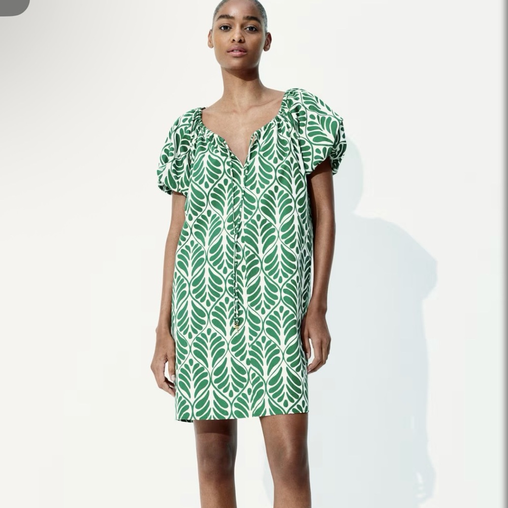 NWT H&M Green Leaf Print  Loose Fit Dress